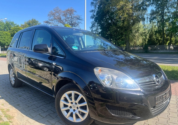 Opel Zafira cena 21900 przebieg: 227000, rok produkcji 2010 z Łuków małe 631